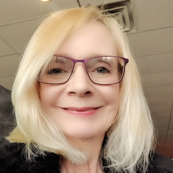 Meet your Posher, Laura - Picture 1 of 1